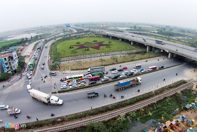 Tuyến đường này dài 1,65km, mặt cắt ngang từ 40-47,5m nhưng mức kinh phí dự kiến thực hiện là 1.373 tỷ đồng. Tạm tính, mỗi km đường cũng ngốn khoản kinh phí khoảng hơn 700 tỷ đồng. Ảnh: Zing.