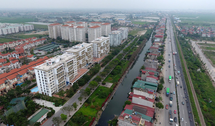 Khu đô thị Đặng Xá Mới đây, Cảnh sát PCCC Hà Nội đã công khai danh sách 91 công trình chung cư, nhà cao tầng cần khắc phục các tồn tại và vi phạm về phòng cháy chữa cháy (PCCC), tính đến cuối tháng 5/2018. Trong số nhiều chủ đầu tư sai phạm, phải kể đến Tổng Công ty Viglacera với hàng loạt tòa chung cư thuộc Khu đô thị Đặng Xá (nằm cạnh quốc lộ 5 trên địa bàn 3 xã Cổ Bi, Trâu Quỳ, Phú Thị, huyện Gia Lâm, Hà Nội) gồm: Tòa C13; C14; C15; C16 A và B; tòa D1; D2; D3; D4. Ảnh: Zing.