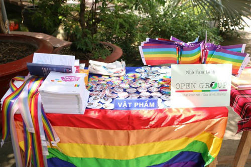 Đặc biệt, sự kiện này do chính các bạn trong cộng đồng LGBT tại đây tổ chức với sự hỗ trợ nhóm Open Group và trung tâm ICS.