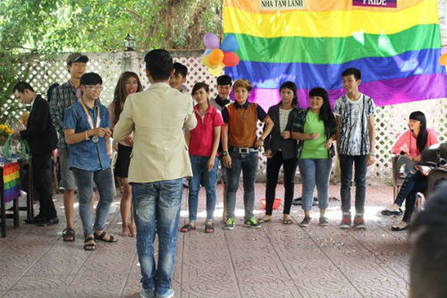 Những cái ôm, cái bắt tay chào nhau trước khi đoàn ra về, có cả những giọt nước mắt vì tự hào, vì được sống được thể hiện là chính mình trong thời khắc vừa qua.
