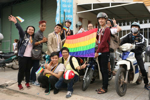 Viet Pride tại Tây Ninh diễn ra từ 13:00 và kết thúc vào lúc 17:00. Một khoảng thời gian không quá dài để mọi người mệt mỏi, nhưng nó cũng không quá ngắn để thúc đẩy niềm tự hào.