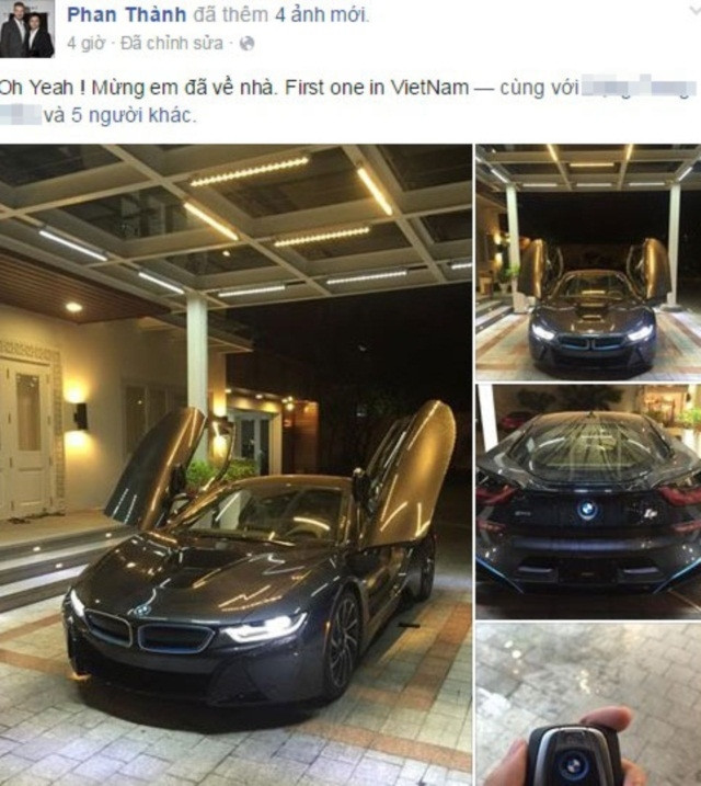 Sau đó, chiếc Ferrari F12 Berlinetta màu trắng cũng được vị thiếu gia này đưa về tư gia. Đây chính là chiếc F12 thứ 2 có mặt tại Việt Nam và là chiếc đầu tiên đã có chủ. Ferrari F12 Berlinetta có giá khởi điểm 315.888 USD tại thị trường Mỹ (gần 7 tỷ đồng). Theo ước tính, sau khi đóng đủ các loại thuế và ra biển trắng, siêu xe này sẽ có giá khoảng 20 tỷ đồng (xe đã qua sử dụng). Ảnh: GĐVN.