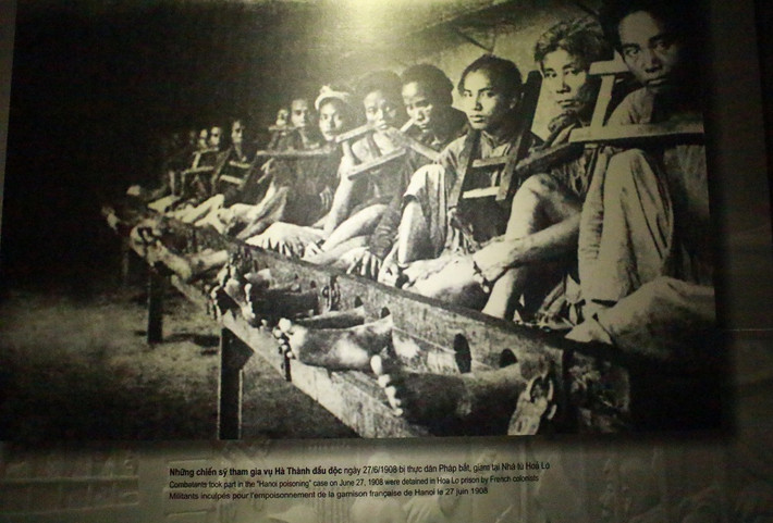 Những chiến sĩ tham gia vụ Hà thành đầu độc ngày 27/6/1908 bị thực dân Pháp bắt giam tại Nhà tù Hỏa lò.