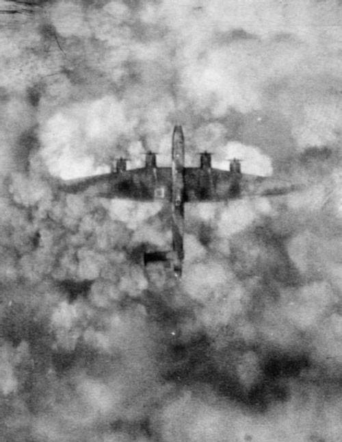 Chiếc Handley Page Halifax B Mark II thuộc Phi đội 249 trong chuyến bay qua Mondevile nước Pháp sau khi bị rơi mất cánh đuôi bên phải vì một chiếc Halifax khác ở bên trên thả bom rơi trúng. Đây là một trong số 942 chiếc máy bay ném bom được phái đi ném bom các vị trí Đức để hỗ trợ cuộc tấn công ở khu vực Normandy sáng 18/7/1944. Phi hành đoàn đã cố giữ thăng bằng máy bay trước khi nó rơi vào khu vực mục tiêu.