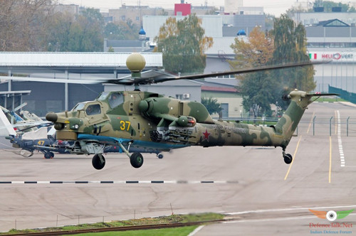 Trực thăng MI-28NM cũng vẫn được giữ nguyên hệ thống đối kháng điện tử Richag-AV. Đây là hệ thống giúp trực thăng tránh radar hoặc các hệ thống phát hiện khác nhằm bảo vệ trực thăng khỏi các tên lửa trong phạm vi vài trăm km. Ảnh: Sina.