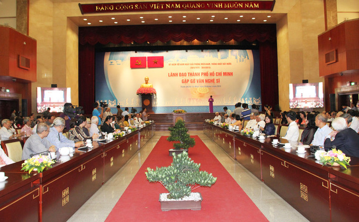 Chiều 20/4, lãnh đạo TP HCM đã có cuộc gặp gỡ văn nghệ sĩ nhằm biểu dương những đóng góp của họ với sự phát triển của TP, nhất là lĩnh vực văn hóa nghệ thuật.