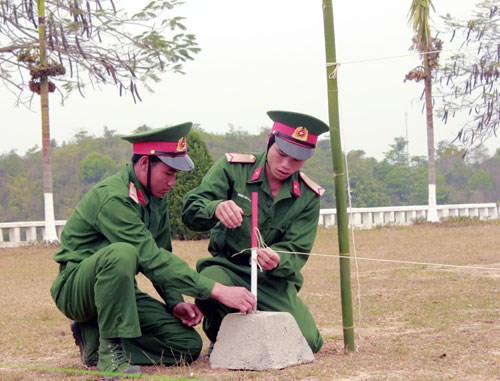 Căng dây để chuẩn bị tập luyện.