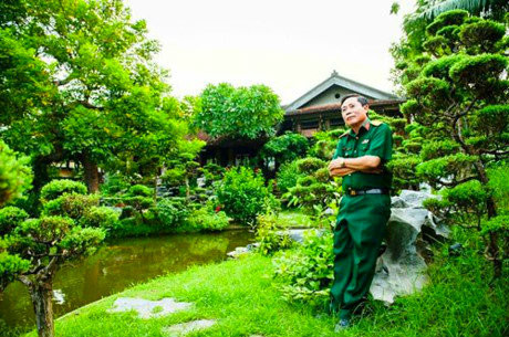 Những cây cảnh trong vườn nhà được ông được sưu tầm trong những chuyến đi, từ khắp các vùng miền trên đất nước. Ảnh: Người lao động.