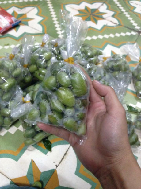Hiện nay, mỗi cân nhót xanh được rao bán trên các trang mạng xã hội có giá từ 30.000 đến 50.000 đồng. Ảnh: Lệ Châu/Zing.