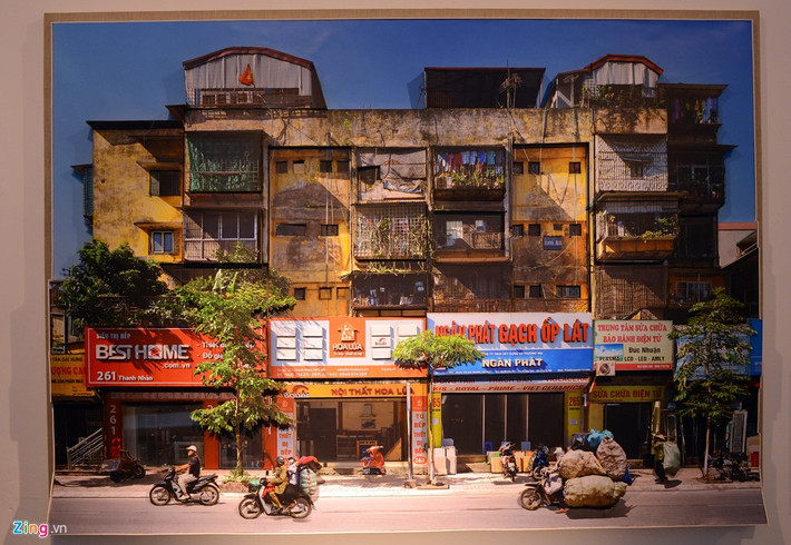 Không chỉ phải chống chọi với sự bào mòn thời gian, sự mai một của văn hóa, nhà tập thể còn đang đứng trước nguy cơ bị xóa sổ vĩnh viễn, thay vào đó là những tòa nhà chung cư hiện đại. Tuy nhiên, nghệ sĩ Thế Sơn lạc quan rằng rất nhiều nơi trên thế giới, đặc biệt là ở Nga, người ta đã lưu giữ một số nhà tập thể điển hình như một bảo tàng sống để phát triển du lịch.