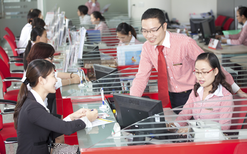 Báo cáo tài chính hợp nhất quý I/2017 cho thấy ngân hàng này chi 606 tỷ đồng để chi lương và phụ cấp cho nhân viên. Ảnh: Internet.