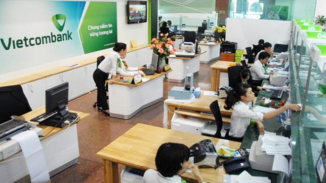 Cụ thể, năm 2015, thu nhập của nhân viên ngân hàng Vietcombank bình quân là 22,47 triệu đồng/người/tháng và trở thành ngân hàng có mức chi lương và thưởng cao nhất hệ thống thời điểm đó. Ảnh: Internet.