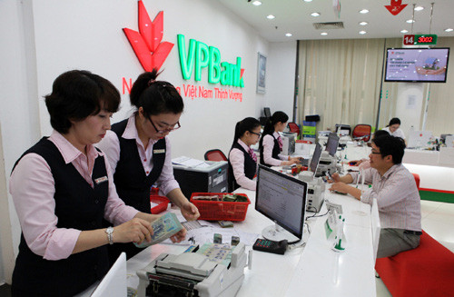 Cụ thể, trong quý I/2017, VPBank chi 1.130 tỷ đồng trả lương và phụ cấp cho nhân viên. Theo đó, thu nhập bình quân của nhân viên ngân hàng này là 18,79 triệu đồng/người/tháng. Ảnh: baocongthuong.com.vn.