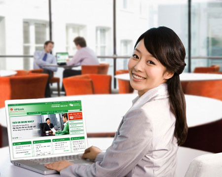 Trong khi cuối năm 2016, mức thu nhập bình quân chỉ là 14,1 triệu đồng/người/tháng. Còn tại thời điểm năm 2015, theo thông tin trên Trí thức trẻ, trung bình mỗi nhân viên VPBank nhận 20,5 triệu đồng/tháng. Ảnh: Internet.