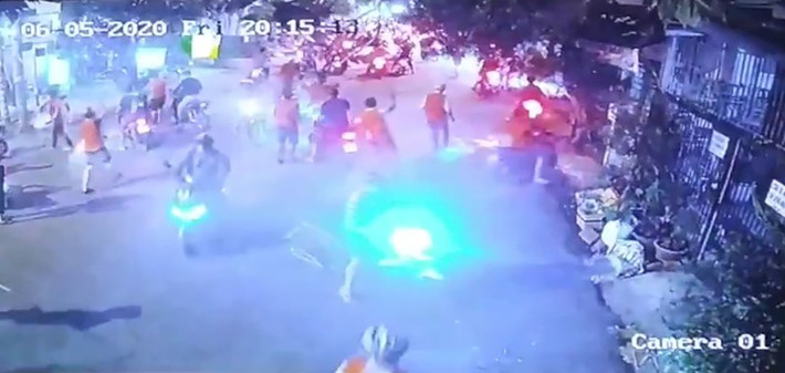 Khoảng 200 người hỗn chiến như phim ở Bình Tân: Ngày 6/6/2020, Công an quận Bình Tân (TP.HCM) đã lập hồ sơ, điều tra, truy xét vụ hỗn chiến ở một quán ốc trên địa bàn quận Bình Tân (TP.HCM). Tối hôm trước, nhóm thanh niên khoảng 200 người đi trên rất nhiều xe máy cầm theo hung khí xông vào quán ốc trên đường số 6 (phường An Lạc, quận Bình Tân) đập phá.