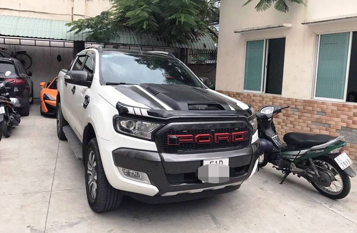 Trong thời gian lẫn trốn, Dương (Hiếu) đã móc nối với các thành phần bất hảo, cộm cán lập ra đường dây sản xuất, tiêu thụ ma túy cung cấp cho các chân rết trên khắp cả nước.