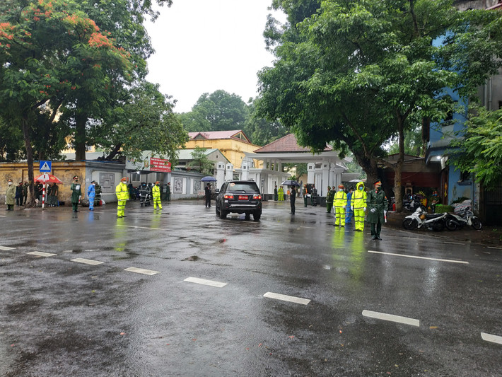 Cùng thời gian này, tại Hội trường Thống Nhất, Thành phố Hồ Chí Minh và Hội trường 25B, đường Quang Trung, thành phố Thanh Hóa, tỉnh Thanh Hóa cũng tổ chức Lễ viếng, Lễ truy điệu nguyên Tổng Bí thư Lê Khả Phiêu.