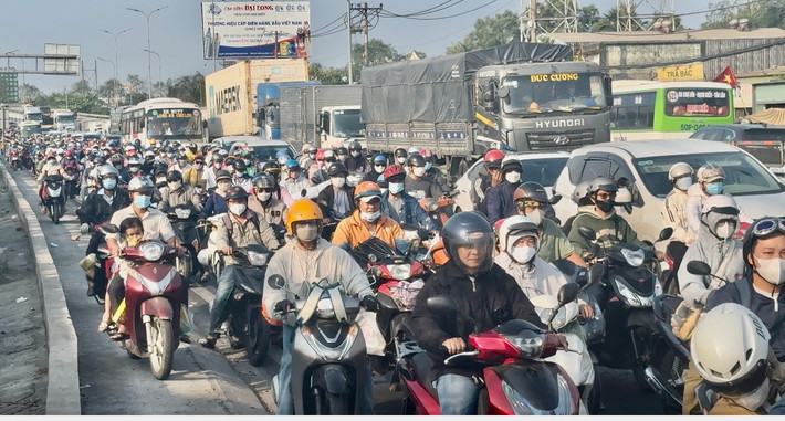 Đây là tuyến đường cửa ngõ phía Tây từ TP HCM về các tỉnh Miền Tây. Lực lượng thuộc Trạm CSGT Tân Túc dự kiến lượng người dân, du khách lưu thông bằng phương tiện xe máy về Miền Tây sẽ tăng đột biến trong kỳ nghỉ lễ Quốc khánh 2/9 kéo dài 4 ngày.
