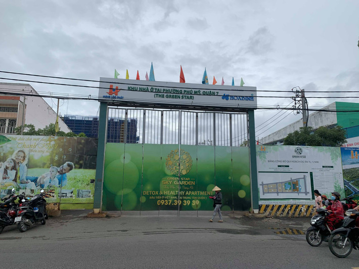 Mới đây, UBND phường Phú Mỹ, quận 7, TP HCM đã lập biên bản đình chỉ thi công đối với dự án Khu nhà ở tại phường Phú Mỹ có tên thương mại là Green Star Sky Garden của Hưng Lộc Phát do chủ đầu tư xây 110 căn biệt thự khi dự án chưa hoàn chỉnh pháp lý.