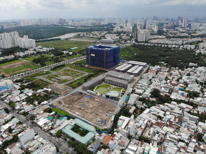 Dự án của Hưng Lộc Phát có diện tích hơn 52.000 m2, nằm tiếp giáp hai mặt tiền đường Nguyễn Lương Bằng và Phạm Hữu Lầu.