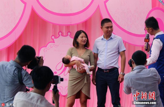 Chắc chắn đây sẽ là hình ảnh vô cùng đáng nhớ trong cuộc đời của đứa nhỏ.