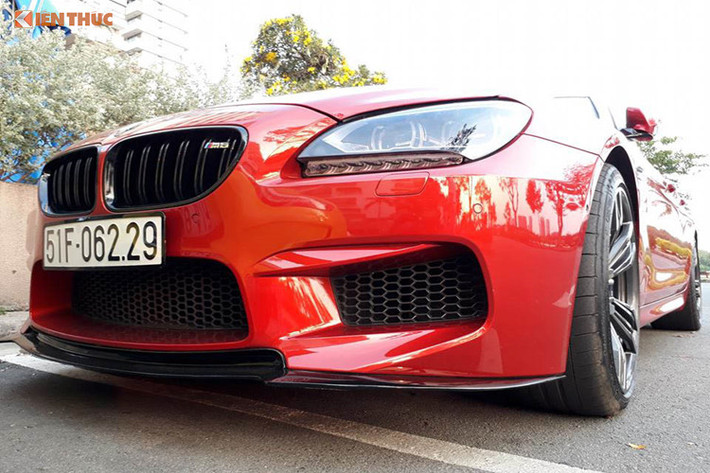 Điều này cũng khá trùng khớp với "siêu xe" BMW M6 duy nhất từng xuất hiện trên đường phố Sài Gòn mang biển số 51F-062.29.