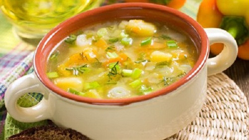 Ai cũng cho rằng súp ngon là phải nhừ. Tuy nhiên, với súp rau củ, bạn không cần ninh quá kỹ. Bạn chỉ nên để rau củ vừa chín đến độ mềm để giữ được hương vị đặc trưng của chúng.