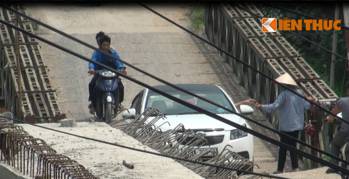 Điều đáng nói trong việc thu phí này là đơn vị nào đã lập chốt, chặn barie thu phí của các tài xế? Việc lập chốt thu tiền đã được cơ quan chức năng nào cho phép? Số tiền thu được đã đi đâu? thì không ai rõ.