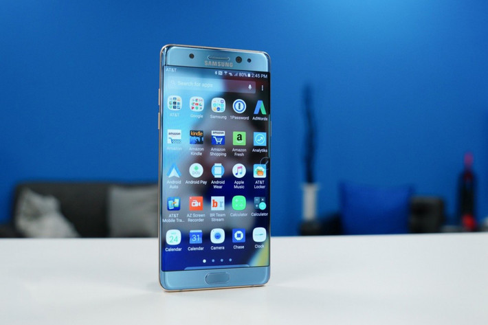 Samsung Galaxy Note 7 đã chính thức bị thu hồi và khai tử trên toàn thế giới. Đây là thông tin được xem là nóng nhất giới công nghệ trong tuần vừa qua. Hãy cùng nhìn lại hành trình thất thủ của dòng sản phẩm Galaxy Note 7 - thảm họa của Samsung này.