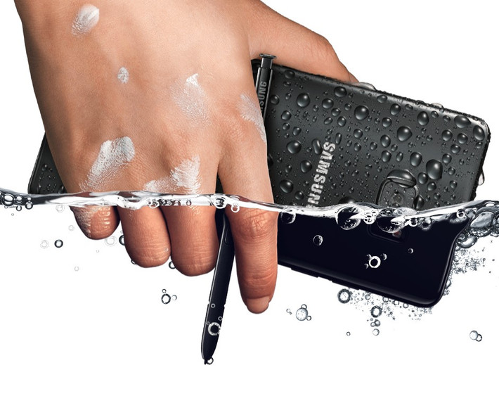 Ngay sau đó, Samsung chính thức khải tử Galaxy Note 7 và yêu cầu các đối tác bán lẻ dừng bán sản phẩm này sau chưa đầy hai tháng kể từ ngày bán máy chính thức. Các chương trình đổi máy cũng hủy bỏ và thay thế vào đó bằng chương trình thu hồi và hoàn tiền 100% giá trị máy, đồng thời có thêm phần quà hỗ trợ khách hàng khi mua các sản phẩm khác của Samsung.