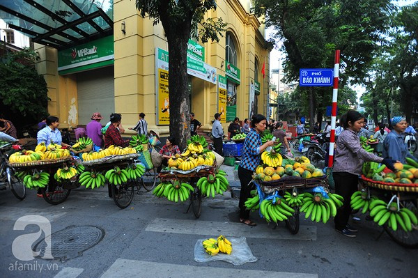 Vị trí tuyến phố đắt đỏ quanh phố đi bộ thứ hai thuộc về phố Bảo Khánh với cột mốc 1,07 tỷ đồng mỗi m2, mức giá này đã tăng 21,6% so với tháng 1/2017. Ảnh: Afamily.