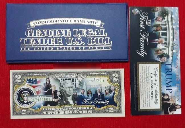 9. Tờ tiền 2 USD gia đình Tổng thống Donal Trump Tờ tiền 2 USD gia đình Tổng thống Donal Trump có giá 450.000 đồng. Ảnh: tienlixidoc.vn.