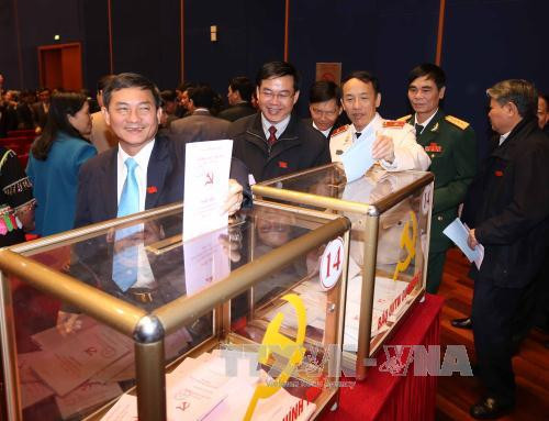 Các ứng cử viên được xếp thứ tự theo vần ABC kèm trích ngang lý lịch. Danh sách này là để đại biểu nghiên cứu, còn phiếu bầu cử chỉ ghi số thứ tự, họ và tên để đại biểu không đồng ý ai thì gạch giữa cả dòng chữ họ và tên người đó.