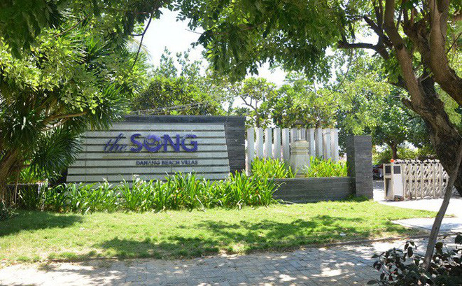 Nói về số phận 33 biệt thự xây chui không phép và sai phép của dự án Khu du lịch biển The Song Đà Nẵng (Dự án The Song), trả lời báo chí, ông Vũ Quang Hùng, Giám đốc Sở Xây dựng cho biết, đã xử phạt vi phạm hành chính 100 triệu đối với chủ đầu tư dự án. Ảnh: Internet.