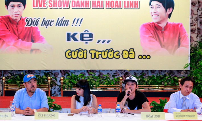 Liveshow Hoài Linh 2016 hứa hẹn sẽ mang đến những giây phút giải trí đặc sắc, phong phú với sự tham gia của nhiều nghệ sĩ, ca sĩ, danh hài khách mời nổi tiếng nhất hiện nay.