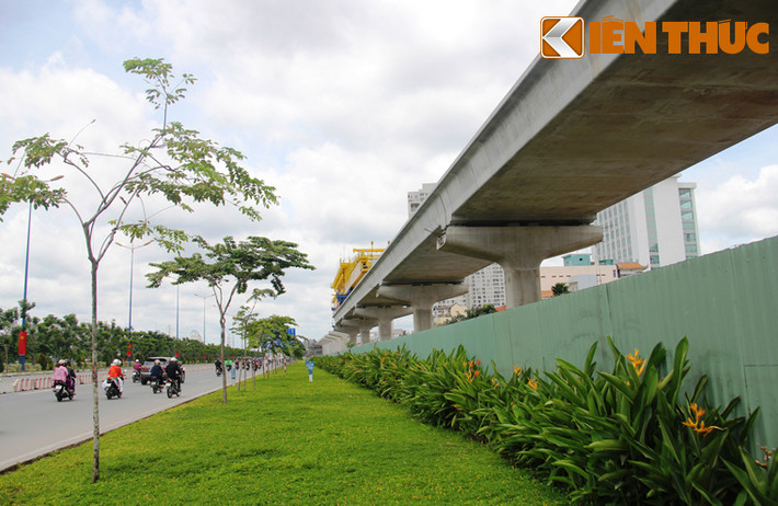 Những ngày này người qua lại trên tuyến cửa ngõ xa lộ Hà Nội từ các tỉnh ra vào TP HCM có cảm giác háo hức khi nhìn thấy diện mạo tuyến Metro Bến Thành-Suối Tiên, một công trình đặc biệt quan trọng của thành phố sau ngày đất nước Thống nhất đang dần hình thành...
