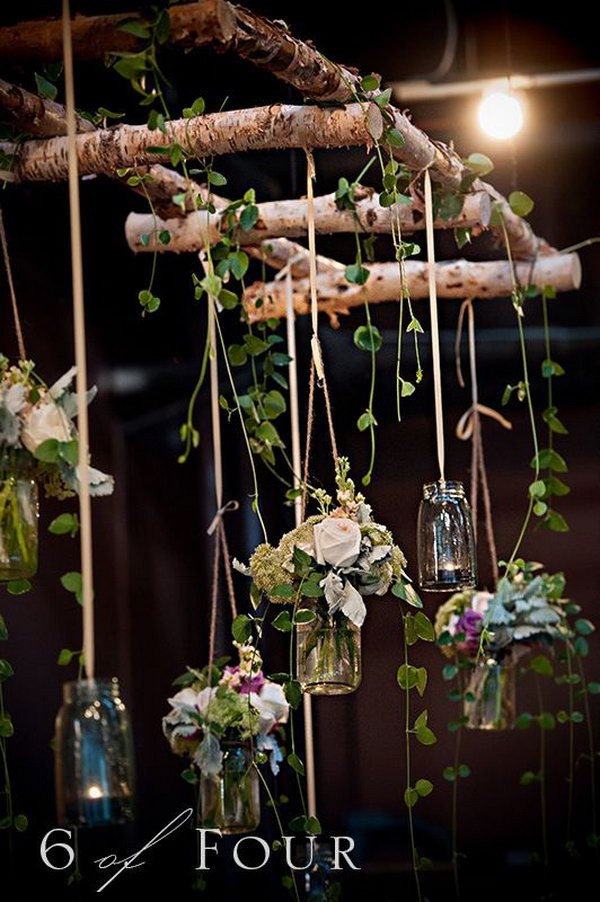Làm cầu thang bằng củi khô cũng là một ý tưởng trang trí sáng tạo và độc đáo. Ảnh: Hative.