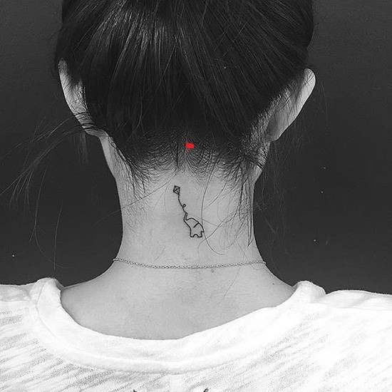 Phụ nữ có nốt ruồi phía sau đầu thường yếu đuối. Ảnh minh họa: Giaykiyomi.
