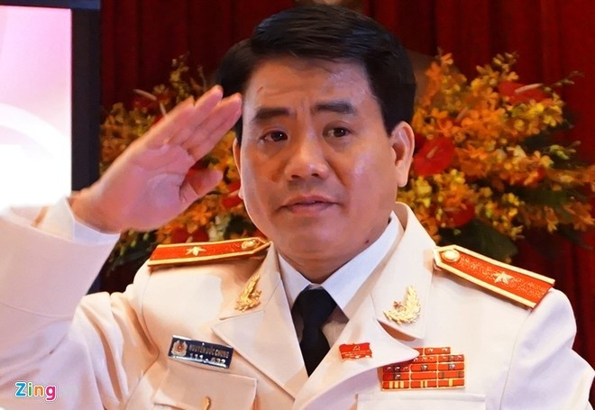 Ông Nguyễn Đức Chung: Sáng 4/12/2015, tại phiên làm việc cuối cùng của kỳ 14 khóa XIV, HĐND thành phố Hà Nội đã công bố kết quả đồng chí Nguyễn Đức Chung, Phó Bí thư Thành ủy Hà Nội, Giám đốc Công an Thành phố đã trúng cử vào vị trí Chủ tịch UBND Thành phố Hà Nội.