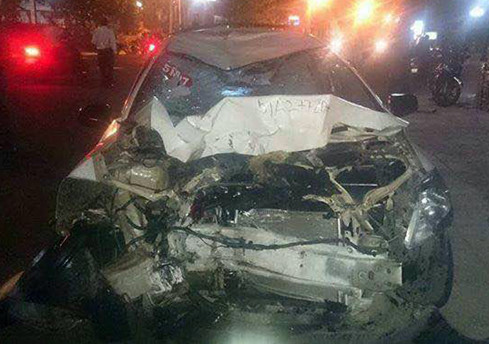13. Tông taxi, đôi trai gái đi xe phân khối lớn tử vong Đêm 20/5, xe mô tô BKS 72A1-003.80 do anh Nguyễn Hải Hoàng Long (20 tuổi, ngụ TP Vũng Tàu) điều khiển chở theo nữ sinh Nguyễn Thị Thu Thảo (16 tuổi, ngụ TP Vũng Tàu) đi hướng từ Bãi Dâu ra Bãi Trước. Khi đến đối diện số 168 đường Trần Phú, chiếc xe mô tô phân khối lớn Kawasaki Z800 được cho là chạy với tốc độ cao rồi đâm trực diện vào chiếc taxi biển kiểm soát 51A-277.20 do anh Lê Văn Dương điều khiển. Hậu quả, cặp đôi đi mô tô phân khối lớn tử vong.