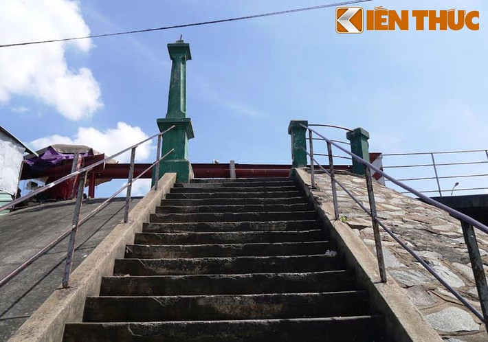 Một góc lối đi bộ hành ở cầu Nhị Thiên Đường 1 gần trăm năm tuổi.