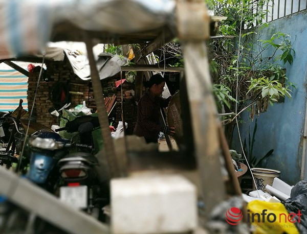 … những người phụ nữ này không biết rằng họ đang "đùa giỡn" với tử thần khi đã vi phạm vào hành lang an toàn lưới điện.