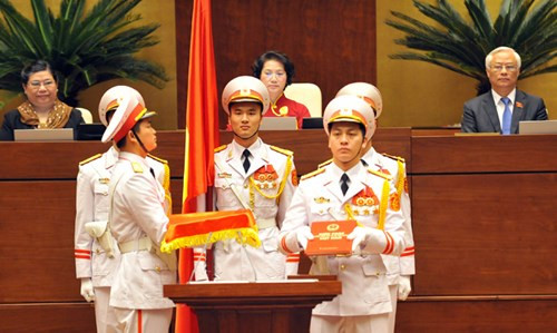 Cũng trong sáng nay, tân Thủ tướng Nguyễn Xuân Phúc đã tuyên thệ nhậm chức trước Quốc hội.