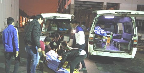 8. Rơi thang máy chuyển vật liệu, 5 người tử vong Trưa 30/1, bác sỹ Trần Ngọc Thạnh, Giám đốc Bệnh viện đa khoa Đà Nẵng cho hay, một trong hai nạn nhân được đưa vào cấp cứu lúc rạng sáng bị dẫn lưu màng phổi và tử vong sau đó. Người còn lại bị chấn thương sọ não, cột sống và tứ chi, tiên lượng nguy kịch. Cũng theo bác sỹ Thạnh, 4 trường hợp công nhân khác trong vụ rơi ca bin tải xây dựng tại công trình khách sạn Royal Lotus Đà Nẵng xảy ra vào khoảng 1h30 sáng cùng ngày đều đã tử vong tại chỗ.