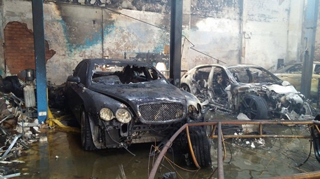 9. Hàng loạt xe siêu sang Bentley bị thiêu rụi trong hỏa hoạn ở Sài Gòn Chiều 30/1, theo báo cáo của chủ gara ôtô Thần Châu (đường Cống Quỳnh, phường Nguyễn Cư Trinh, quận 1, TP HCM) với cơ quan chức năng, vụ cháy gara Thần Châu ở Sài Gòn đã thiêu rụi 8 ôtô các loại (gồm 2 xe Bentley, 2 Mercedes, 1 Porsche, 1 Lexus, 1 BMW, 1 Land Rover), toàn bộ nhà xưởng hư hỏng. Bên cạnh đó, vụ cháy lan sang siêu thị Thế giới di động cũng làm cháy lượng lớn điện thoại và máy tính xách tay của đơn vị này.