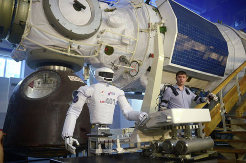Năm 1969, trung tâm được đặt tên theo Yuri Gagarin, người đầu tiên bay vào không gian. Trong ảnh là robot vượn người được chứng minh tại Trung tâm Gagarin trong Hội nghị Nghiên cứu du hành vũ trụ quốc tế lần thứ 10.