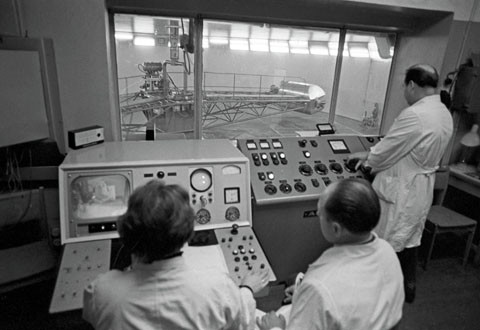Trung tâm nằm trong Zvyozdny Gorodok (Star City) gần Moscow. Kể từ năm 1960, đây là nơi đào tạo các phi hành gia của Liên Xô. Trong thời kỳ Xô Viết, nơi này là khu vực bí mật và là một căn cứ quân sự được bảo vệ nghiêm ngặt.