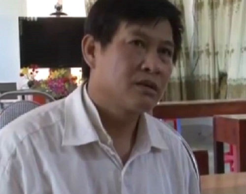 10. Chủ tịch Hội nông dân xã vận chuyển hàng chục bánh ma túy Ngày 5/9, Đại tá Nguyễn Văn Hồng - Phó Giám đốc Công an tỉnh Cao Bằng cho biết, Cơ quan Cảnh sát điều tra Công an tỉnh vừa ra quyết định khởi tố bị can, bắt tạm giam Đàm Quang Trung (43 tuổi, Chủ tịch Hội nông dân xã Thông Huề, huyện Trùng Khánh, Cao Bằng) và Phan Văn Khánh (54 tuổi, ở huyện Trùng Khánh, Cao Bằng) khi đang vận chuyển 8 bánh heroin từ vùng biên về địa phương tiêu thụ. Vụ việc đang được cơ quan chức năng điều tra.