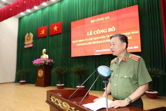 Chỉ đạo và giao nhiệm vụ cho đồng chí Thiếu tướng Cao Đăng Hưng, Bộ trưởng Tô Lâm nhấn mạnh, Đảng và Nhà nước luôn quan tâm lãnh đạo, chỉ đạo nhiệm vụ đảm bảo an ninh chính trị, trật tự an toàn xã hội. Trong đó nhiệm vụ xây dựng lực lượng CAND chính quy, tinh nhuệ, từng bước hiện đại luôn được đặt lên hàng đầu.