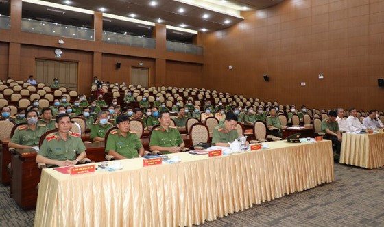 Đại tướng Tô Lâm, Ủy viên Bộ Chính trị, Bộ trưởng Bộ công an dự và chủ trì buổi lễ. Cùng dự có đồng chí Ngô Minh Châu, Phó Chủ tịch UBND TP Hồ Chí Minh; lãnh đạo Cục tổ chức cán bộ - Bộ Công an; đại diện một số Ban đảng thuộc Thành ủy TP Hồ Chí Minh cùng các đồng chí trong Ban Giám đốc Công an thành phố và lãnh đạo, chỉ huy các đơn vị thuộc Công an thành phố.